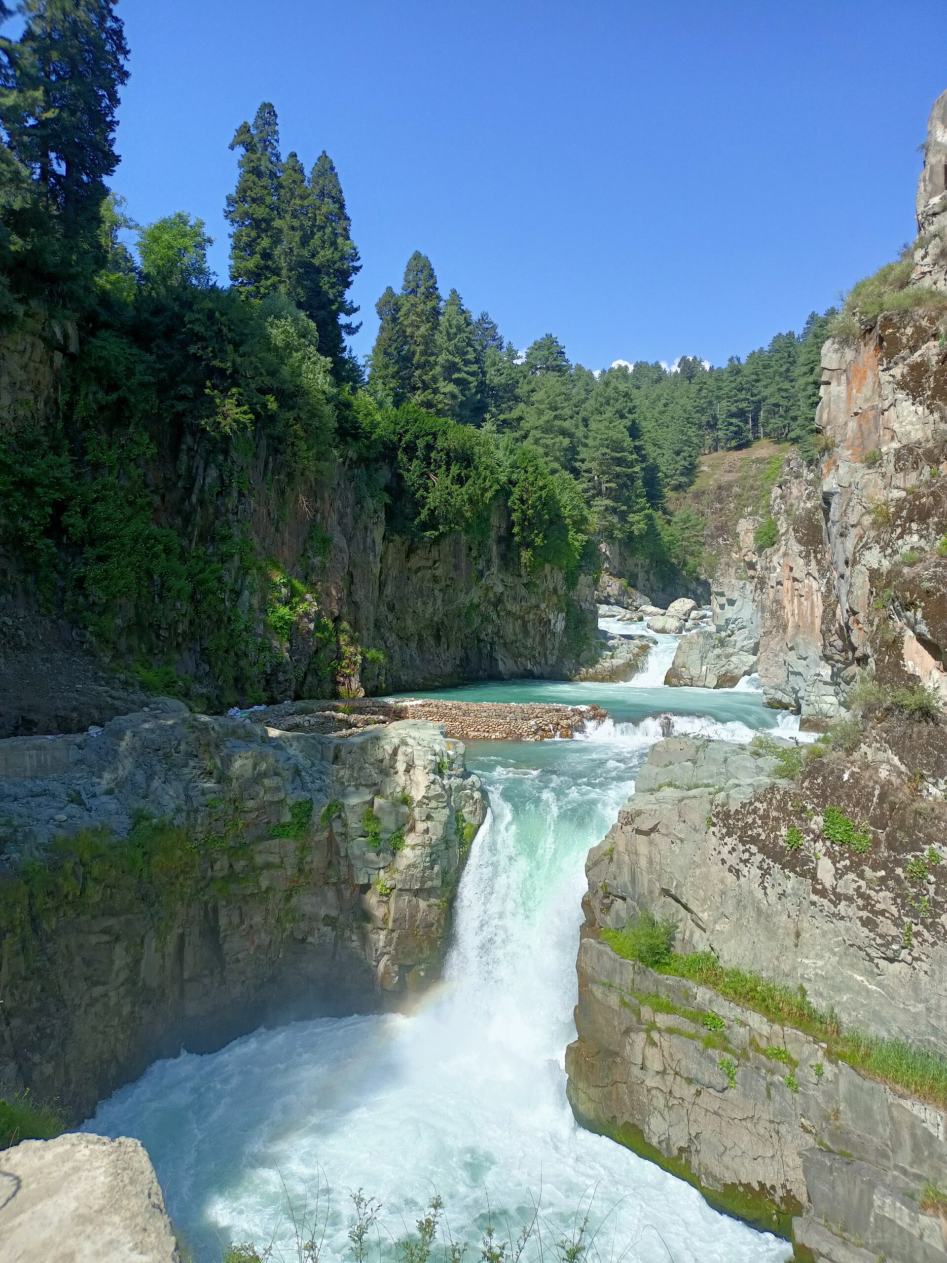Aharbal Waterfall, Kulgam